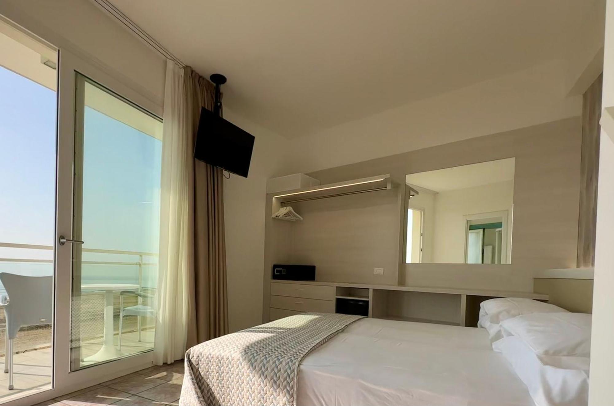 Hotel Nizza Frontemare Superior 3 Stelle Lido di Jesolo Exterior photo