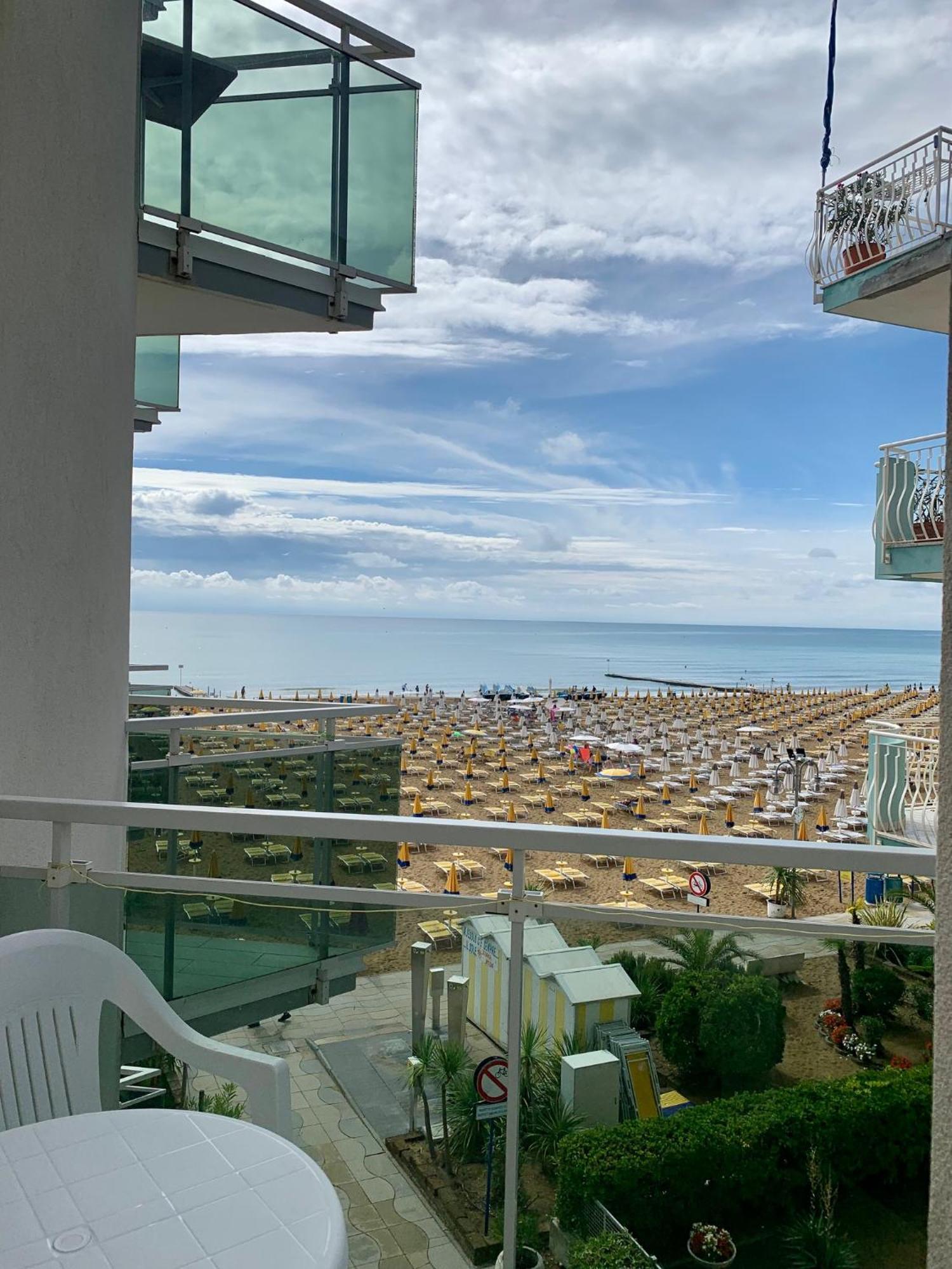 Hotel Nizza Frontemare Superior 3 Stelle Lido di Jesolo Exterior photo