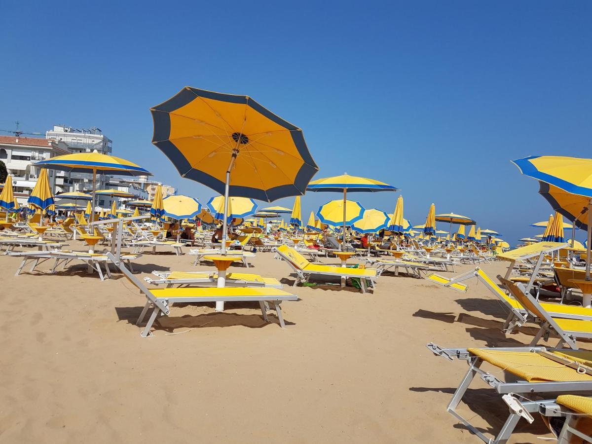 Hotel Nizza Frontemare Superior 3 Stelle Lido di Jesolo Exterior photo